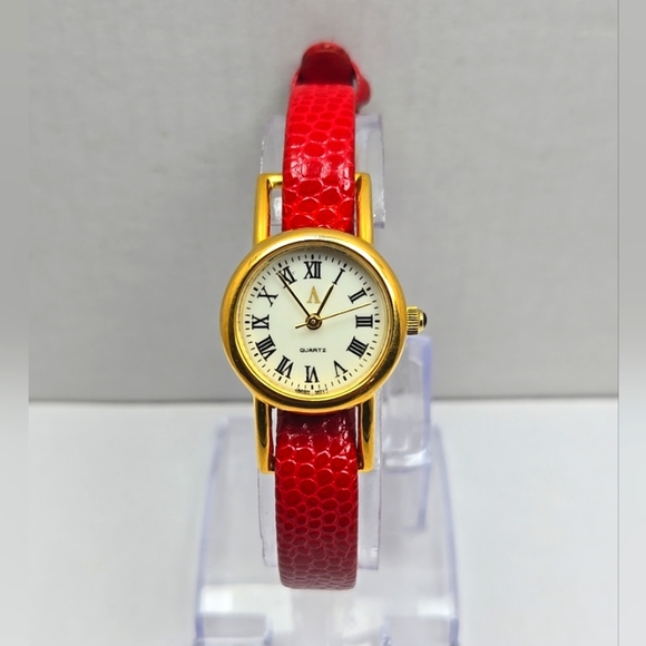 Womens Vintage Avon Gold Tone Watch Red One Piece Leather Strap New Battery - Picture 1 of 11